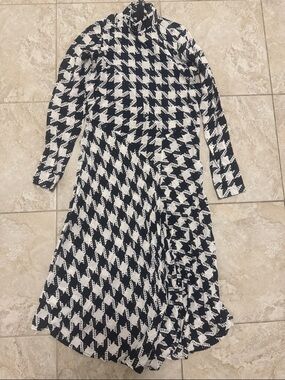 Ann Taylor Black and White Houndstooth Long Sleeve Midi Dress
